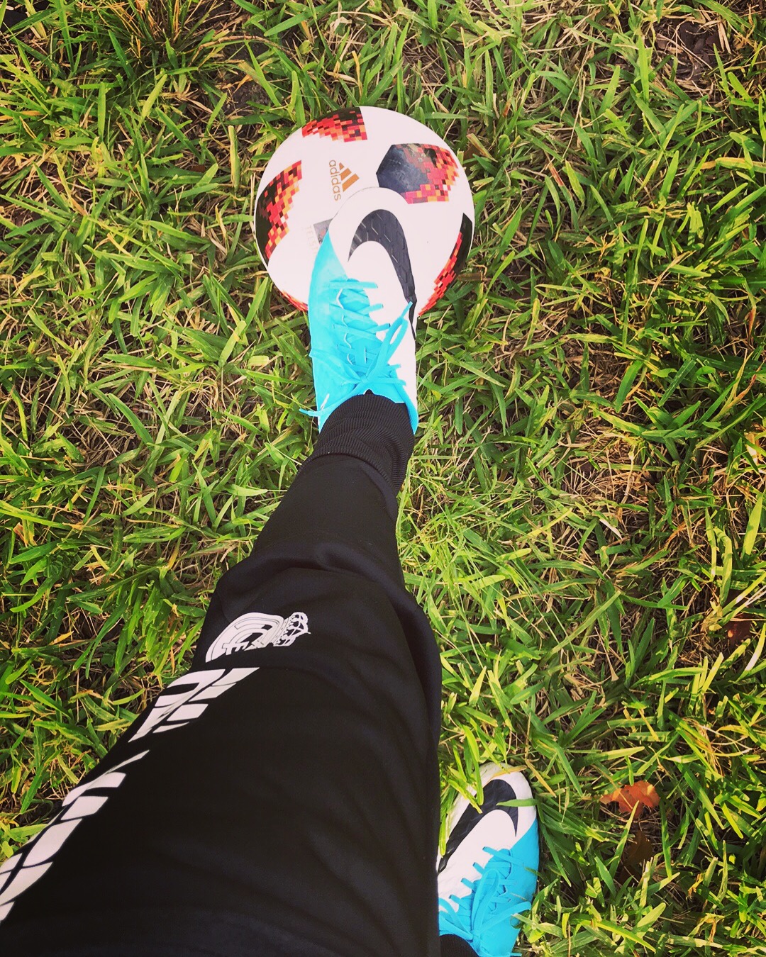 pie-y-pelota-de-futbol